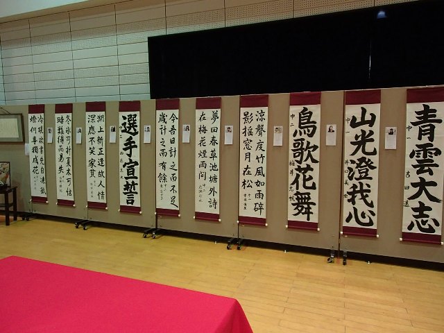 ���E������i